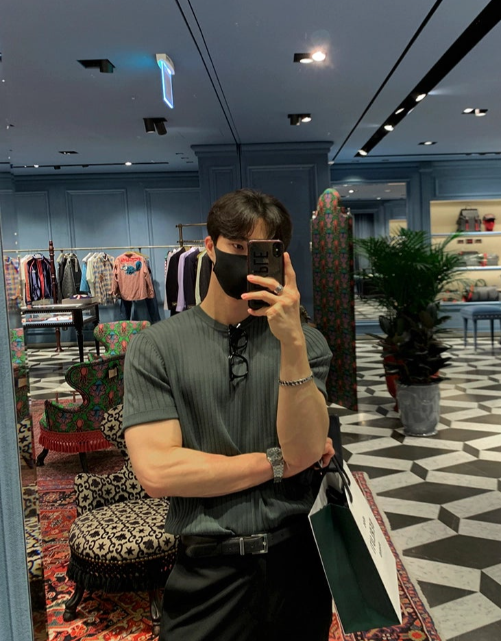 MRCYC High-End Round Neck Thin Striped Short-Sleeved Sweater